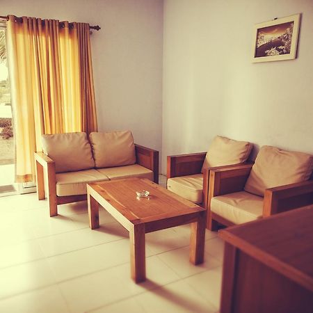 Turtle Beach Hotel Ujunggenteng Екстериор снимка