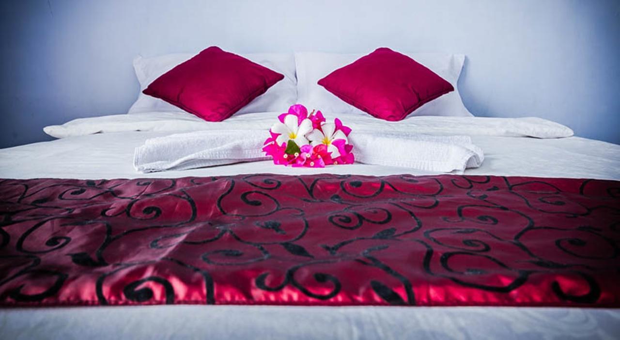 Turtle Beach Hotel Ujunggenteng Стая снимка