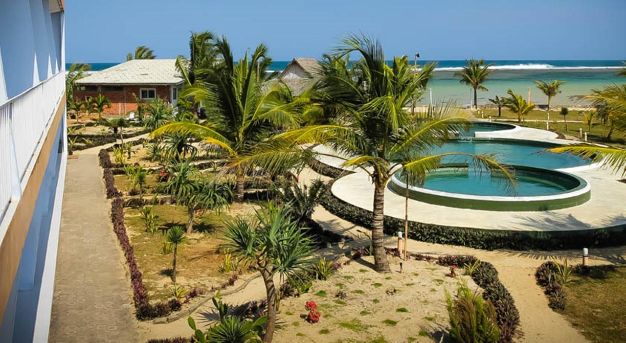 Turtle Beach Hotel Ujunggenteng Стая снимка