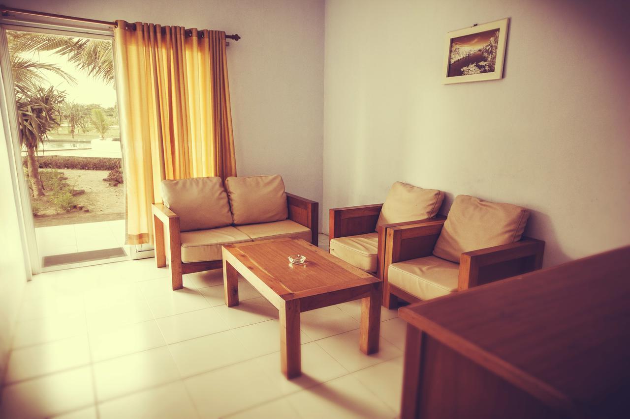 Turtle Beach Hotel Ujunggenteng Екстериор снимка