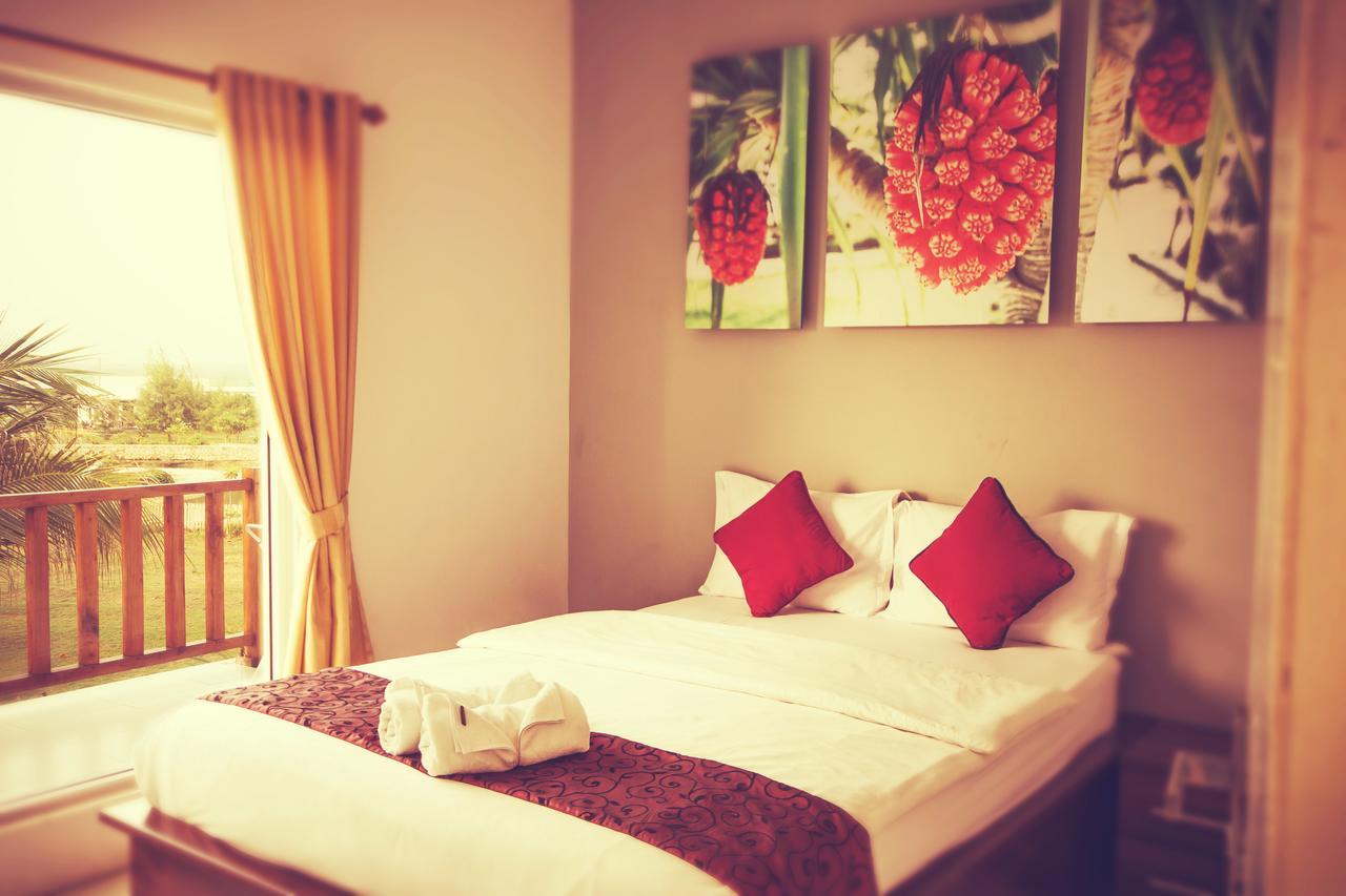 Turtle Beach Hotel Ujunggenteng Екстериор снимка