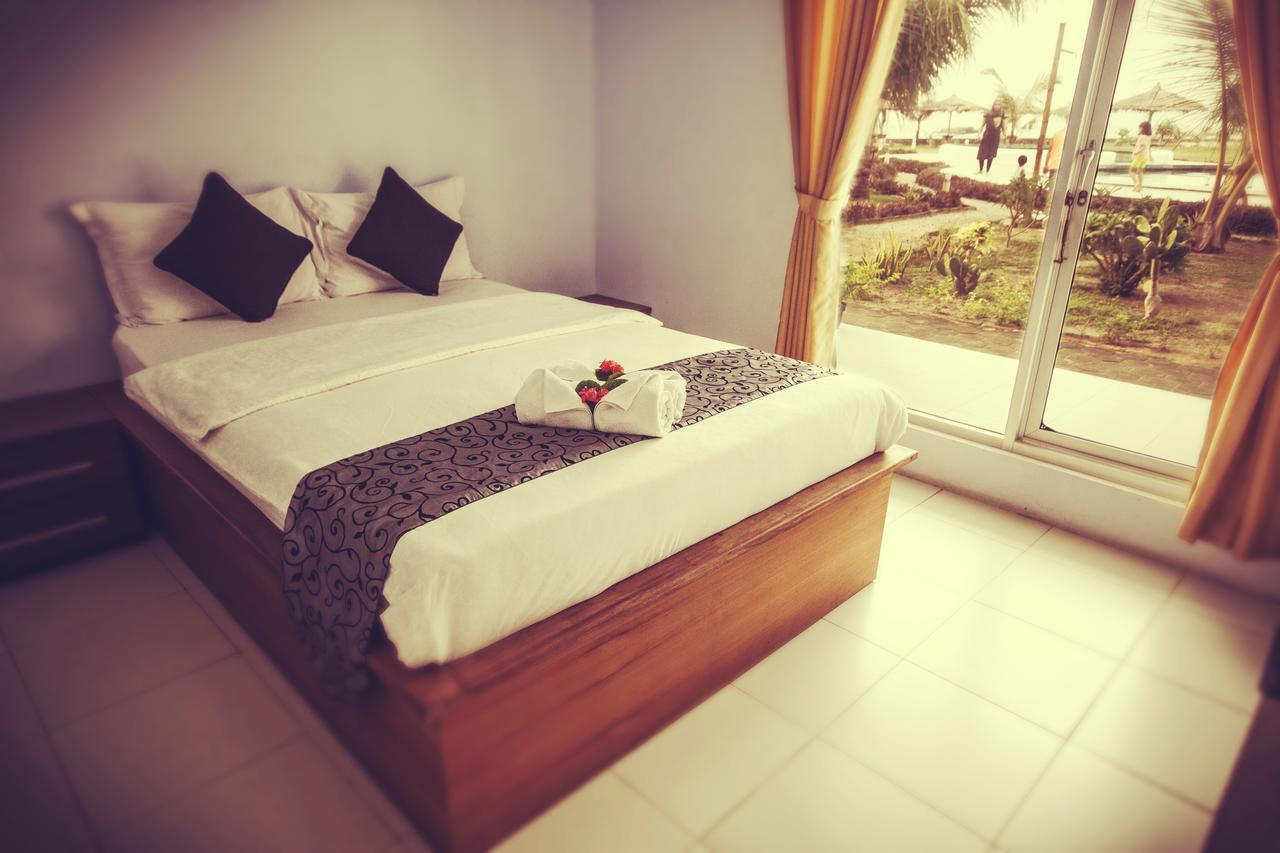 Turtle Beach Hotel Ujunggenteng Екстериор снимка