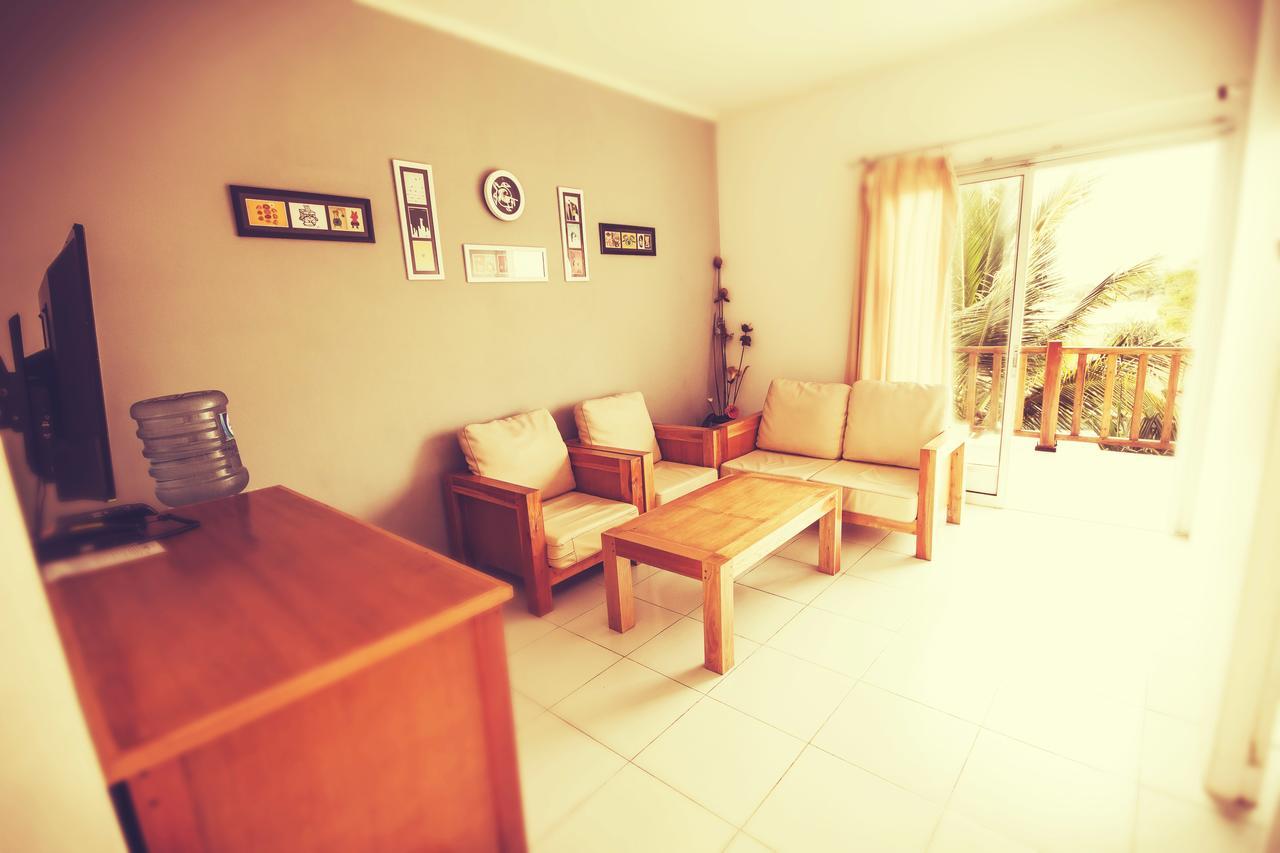 Turtle Beach Hotel Ujunggenteng Екстериор снимка